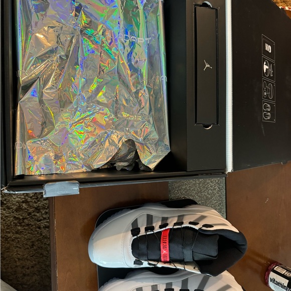 Jordan 11 retro adapt self lacing, verified through goat, brand new never worn - Picture 4 of 5